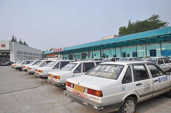 为什么驾校车都是捷达不是桑塔纳,驾校为啥用大众捷达