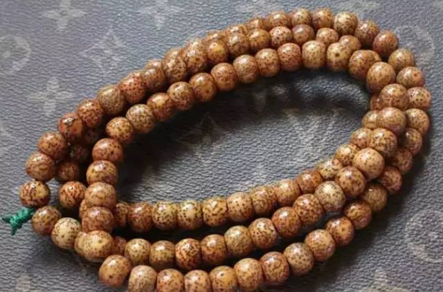 买星月菩提颜色均匀是不好吗,刚买的星月菩提怎么感觉像塑料的