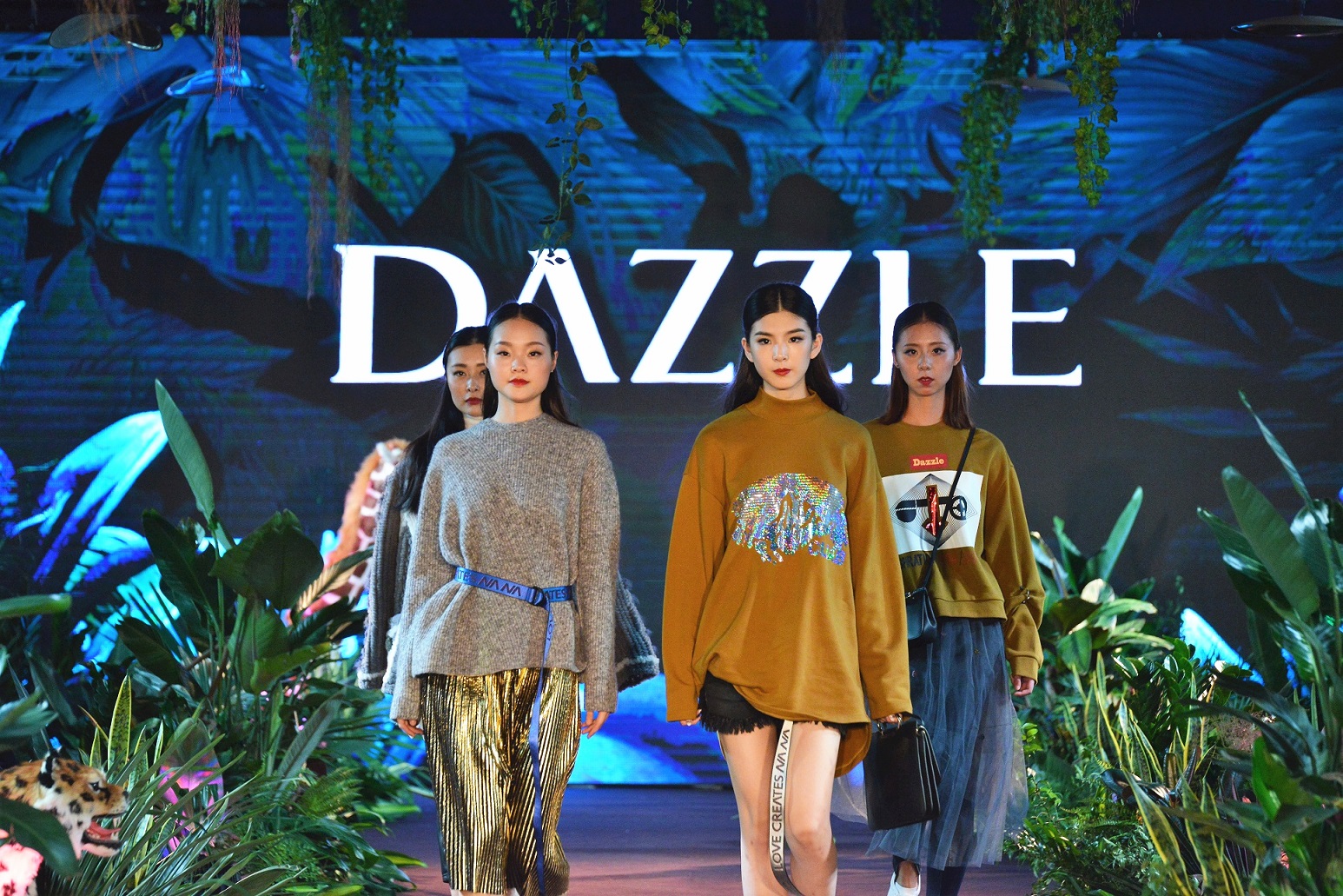 秋冬潮牌爆款穿搭,顶级潮牌秋冬穿搭