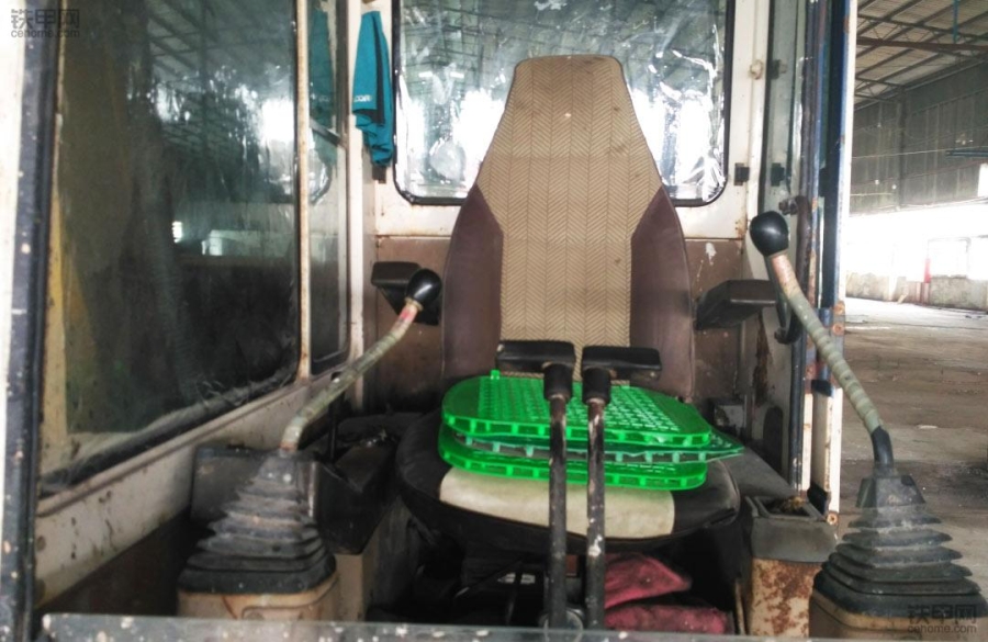 小松60-7挖掘机讲解,小松60-6挖掘机好操作吗