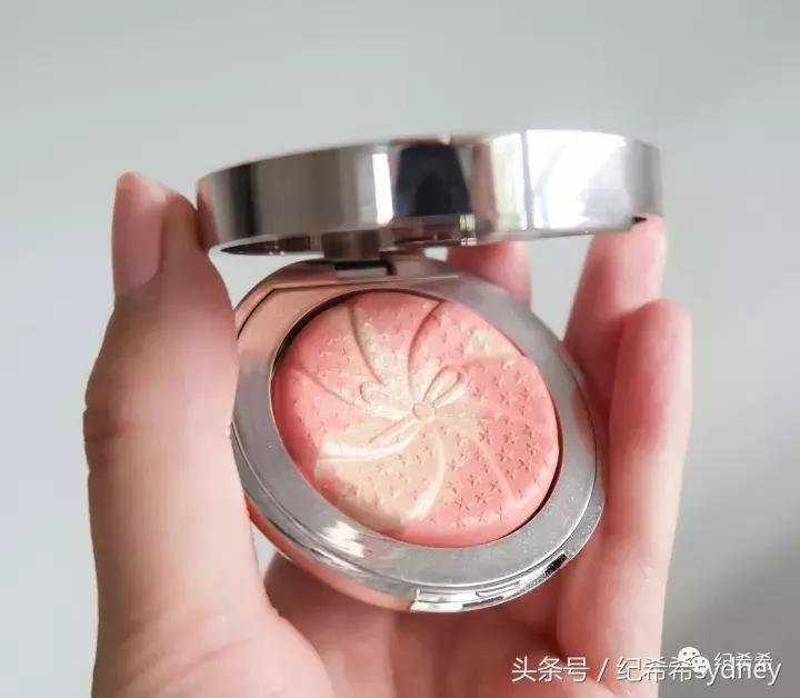 欧美风的眼影腮红口红推荐,彩妆秋冬必备眼影口红推荐