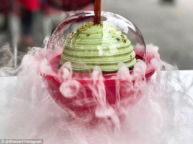 修仙专享冰淇淋！时尚冰淇淋店在冷冻甜点中加入干冰和液氮的效果