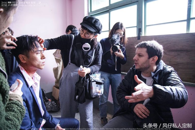 新创短片《伊菲基妮亚之夜》开野马跑车，车子失控大甩尾