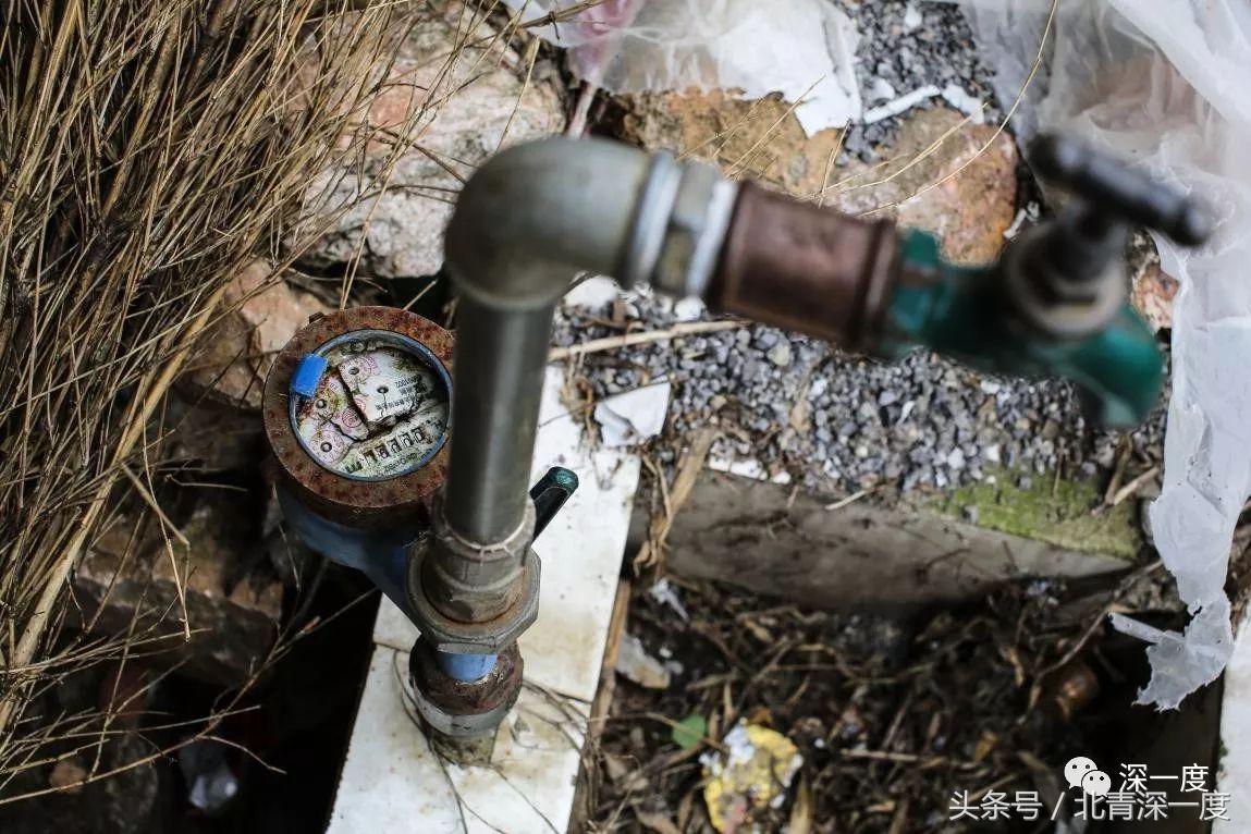 “鹿晗”在泥坑，妈妈在远方，你习以为常的幸福对他们却遥不可及