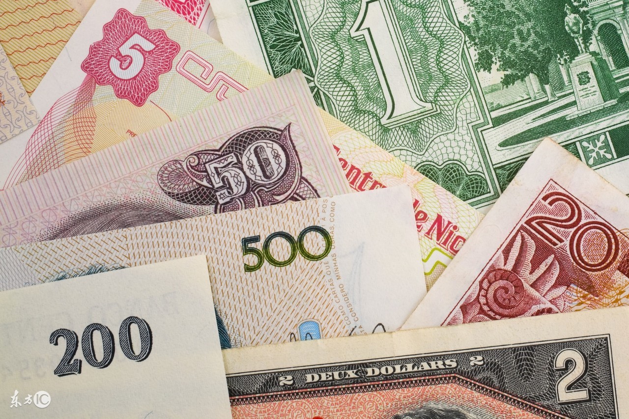 携带大量现金回国违法吗,携带超额人民币出境被查会没收吗