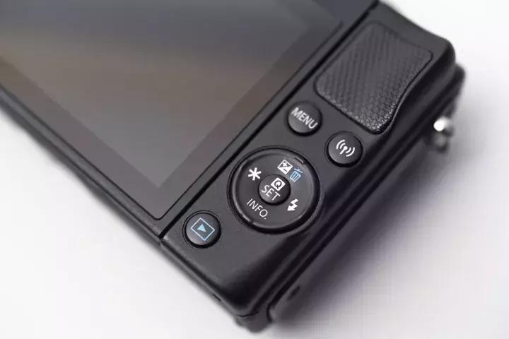 佳能高颜值轻巧相机便宜,入门便携相机佳能m200