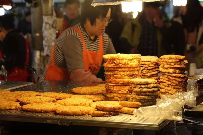 这里可能是唯一能够满足你吃到巨无霸海鲜和偶遇Runningman的地方了！