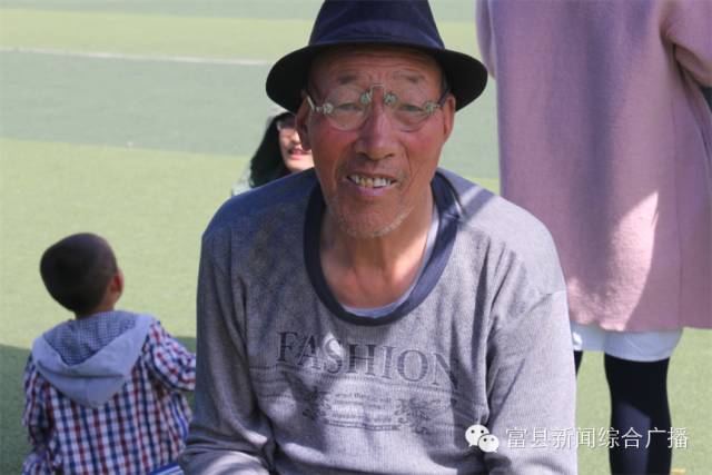 阳光校园快乐足球,阳光足球快乐体育视频