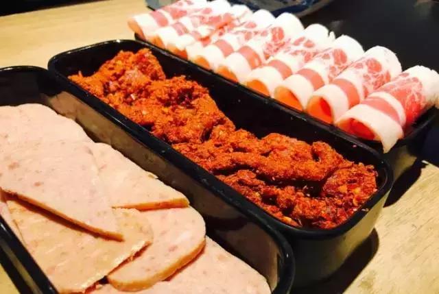 天冷了，一家一家吃起来，这些大连今年新开的网红火锅店