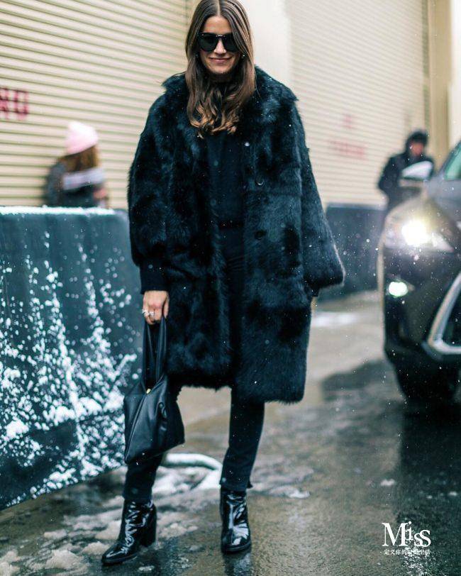 没有男朋友要有保暖的外套,天冷了来选一件温暖皮草