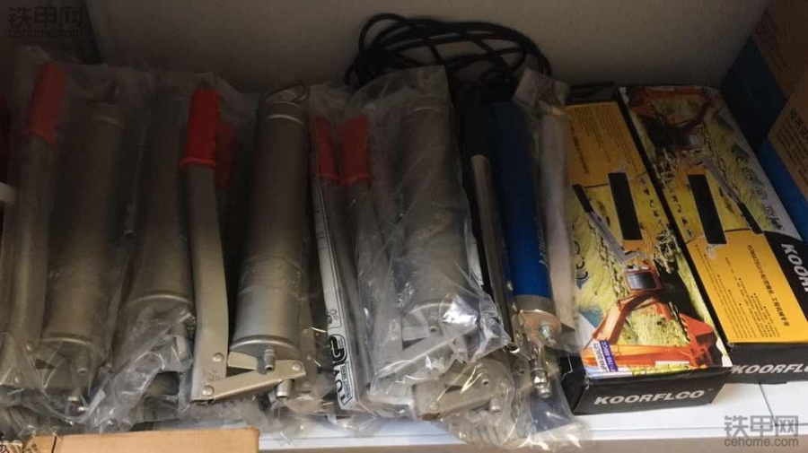 90后创业路上的小伙,90后挖机老板的一天