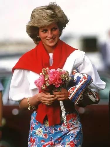 毛衣衬衫合体,衬衫毛衣配什么cp好看