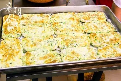 代购界的黑马！星火路新开了一家挤破头才能买到的烧饼！