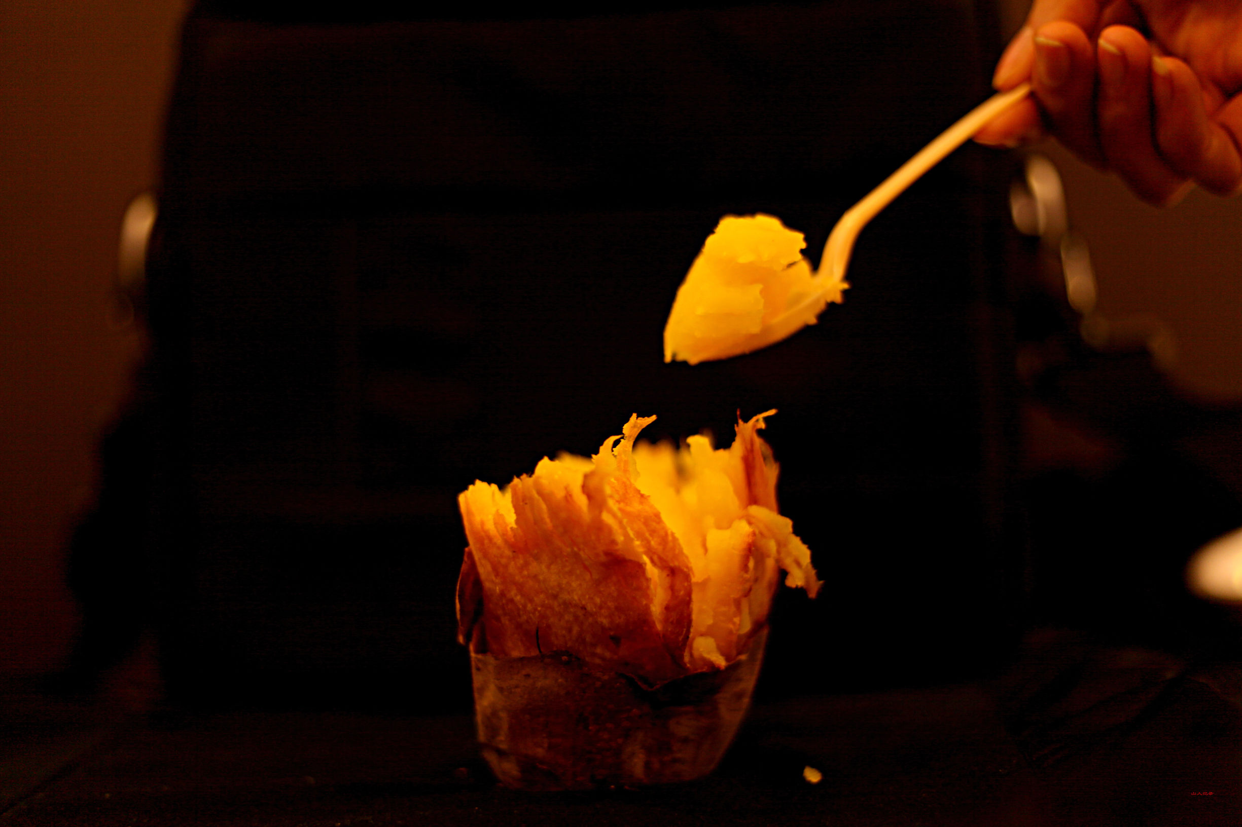 西安外事学院毕业生辞职卖红薯，走农创这条路值得吗？