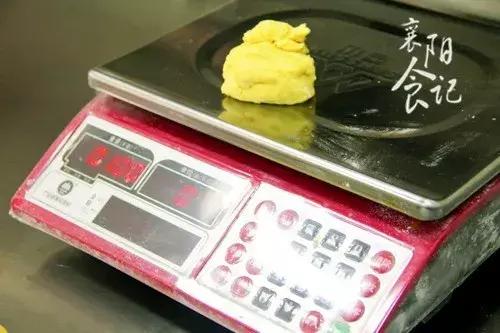 代购界的黑马！星火路新开了一家挤破头才能买到的烧饼！