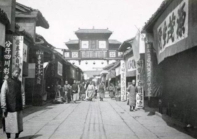 OMG,不一样的东大街?!为何群龙在天的时代出现于此?!