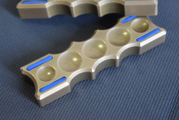 链条指尖陀螺减压玩具,跟指尖陀螺一样的玩具