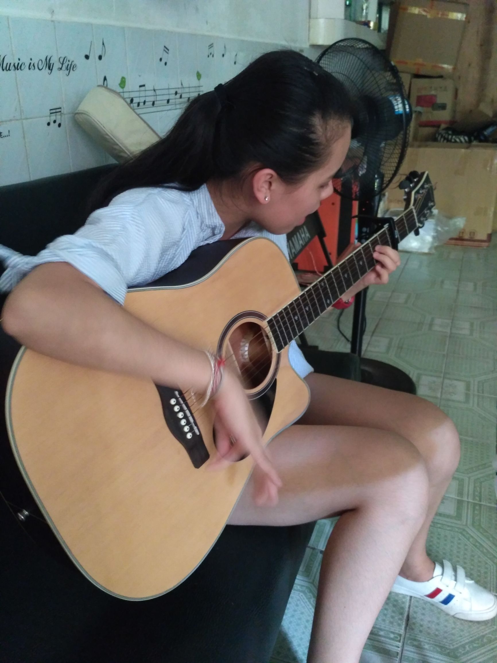 新手吉他购买推荐单板还是合板,购买吉他如何挑选