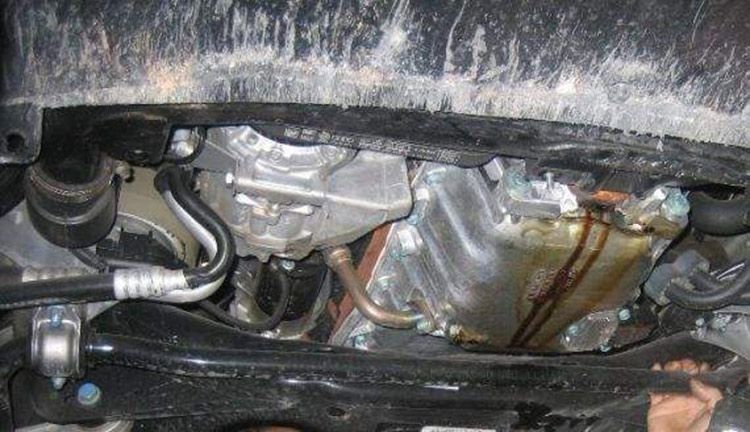 违章停车然后车被刮了有责任吗,违规停车导致他人受伤该怎么赔