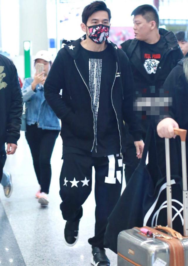 鹿晗戴的白色口罩,鹿晗同款口罩是什么