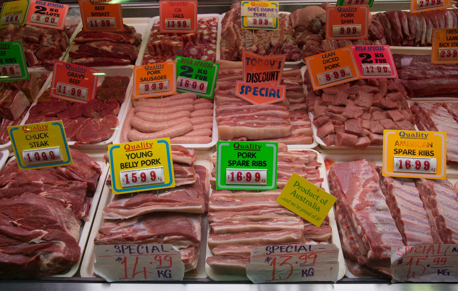 澳洲版终极吃货考验:把袋鼠、蜥蜴和鸸鹋当“路边餐”