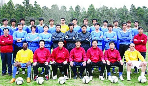 往自己家球门射门,向自己家球门射球