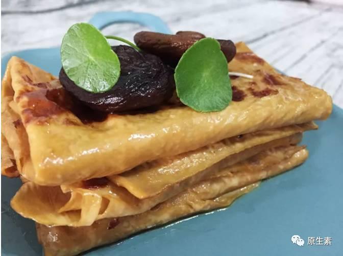 百变素食｜满屋的鲜香，秋天吃这道菜正当时！来一道红焖腐皮吧