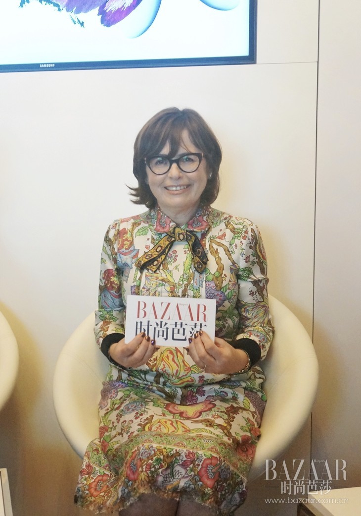 美甲店涂甲油的正确方法和技巧,做过美甲手指甲多久可以养好