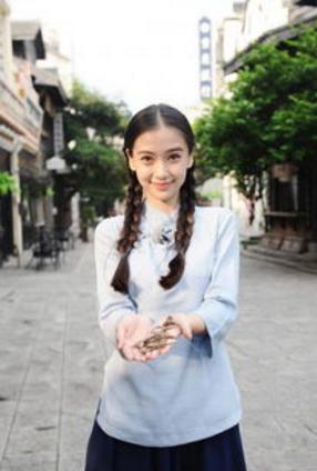 angelababy带小海绵拍写真,angelababy微博背景图是小海绵吗