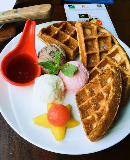 广州岗顶美食街,岗顶地铁口美食街