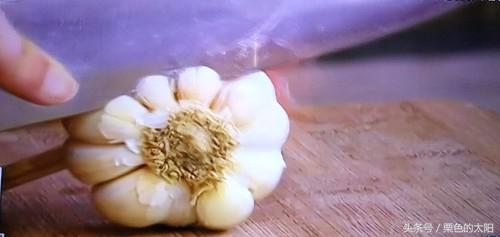 怎样剥大蒜皮又快又简单,大蒜皮不好剥怎么办