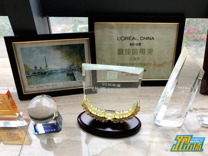 无锡百货站老代理：“趴下”控制成本，等待时机再战