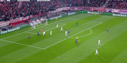 巴萨梅西被踢,梅西欧冠1v5苏亚雷斯