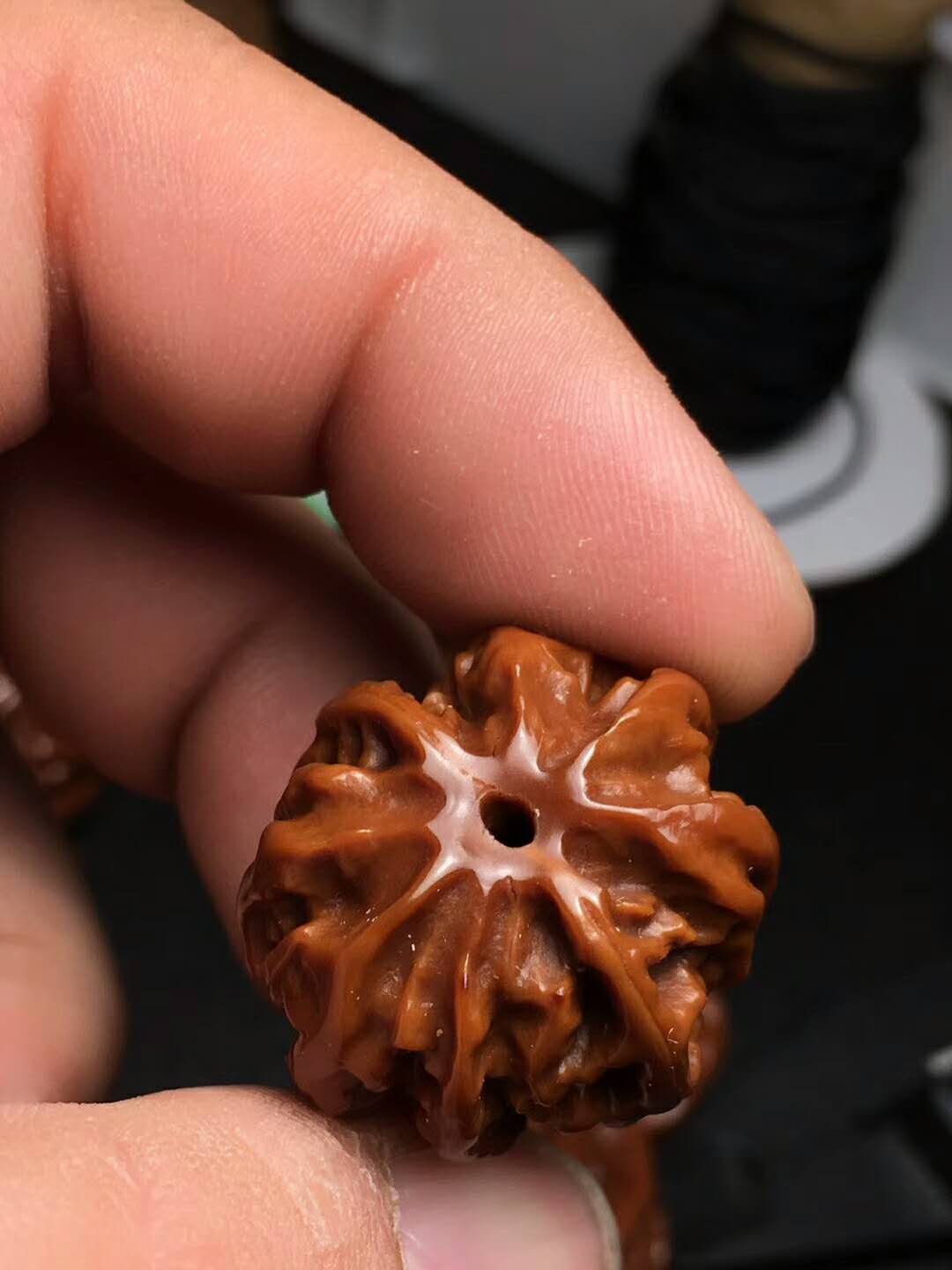 怎么挑选一串极品野生小核桃手串,野生核桃和普通核桃手串