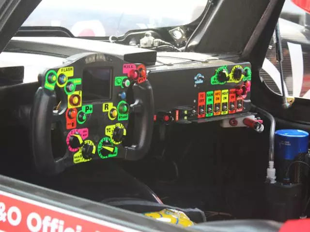 耐力赛绝非无休止地“画圈”,而是用轮胎来拓宽的哲学