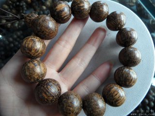 不用过多养护的手串,木质手串冬天盘串注意事项