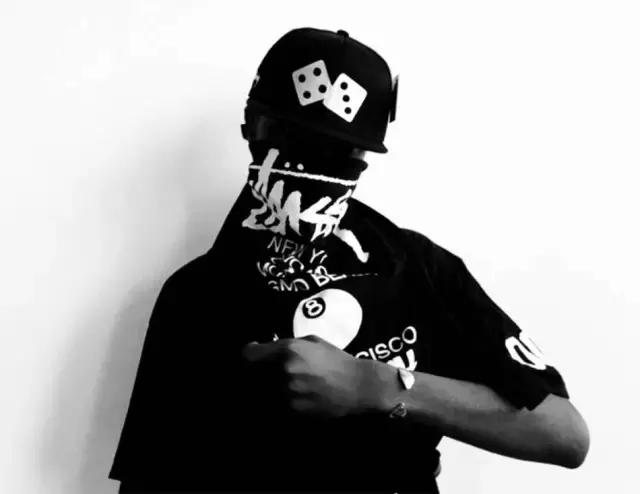 某宝好看衣服店铺推荐,好看不贵的潮牌店