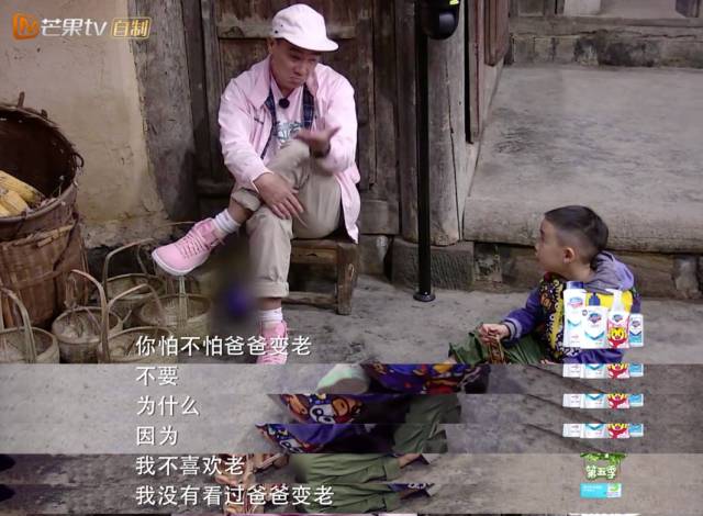 应采儿jasper为陈小春应援 (jasper看应采儿亲陈小春的眼神)