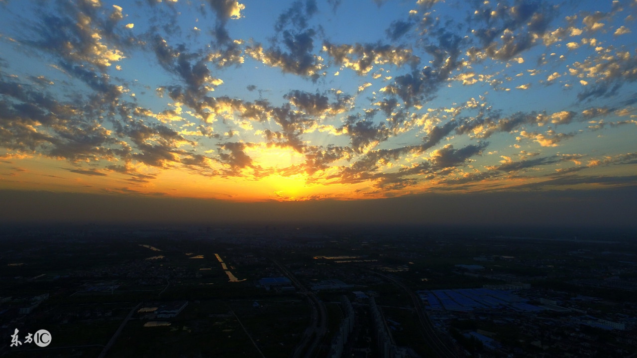 真正的快乐，不是狂喜，亦不是苦痛，它是细水长流，碧海无波