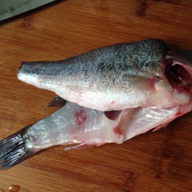 鲈鱼最简单的做法清炖鲈鱼,酸菜整条鲈鱼的正确做法