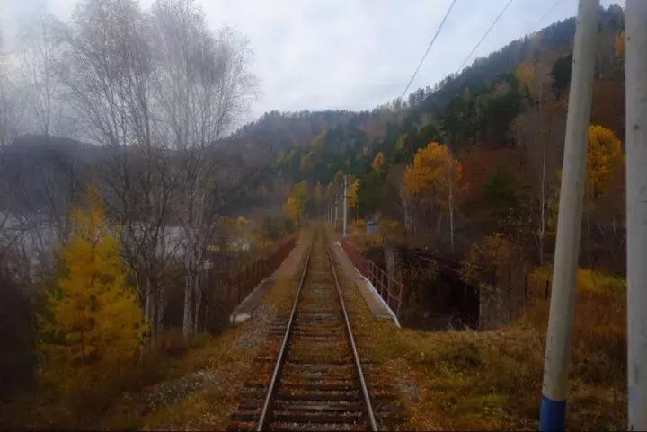 坐火车穿越俄罗斯西伯利亚,欧洲火车途经小镇