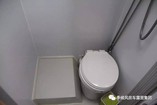 二手车置换戳开有惊喜!你见过拥有上下床的考斯特房车吗?