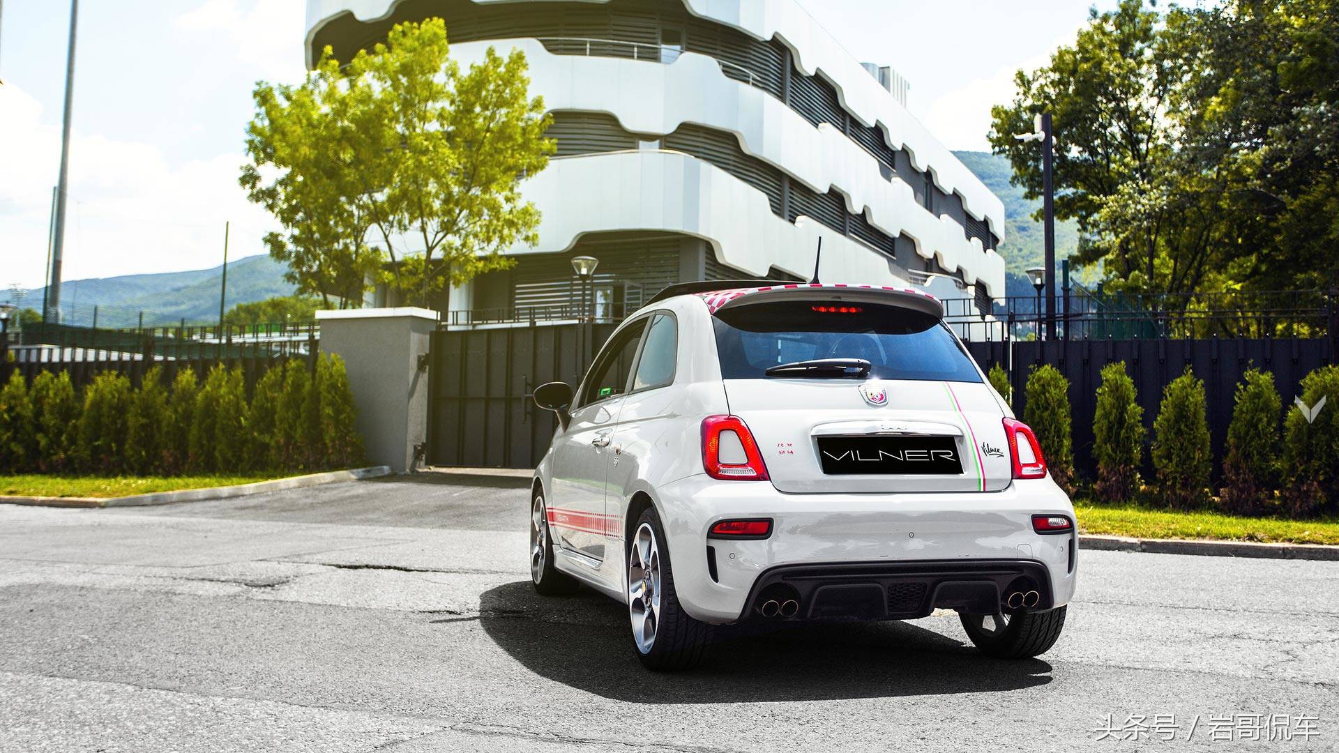 俗话说，穷人打蜡，富人镀晶，车漆美容也能看出贫富差距