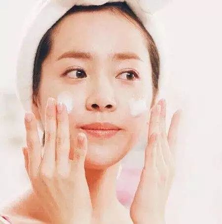 化妆步骤初学者化妆的正确步骤,化妆步骤及化妆用品