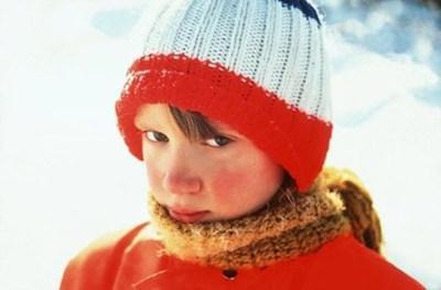 冻伤了以后是不能用热水处理的,冻伤急救后不能立即烤火