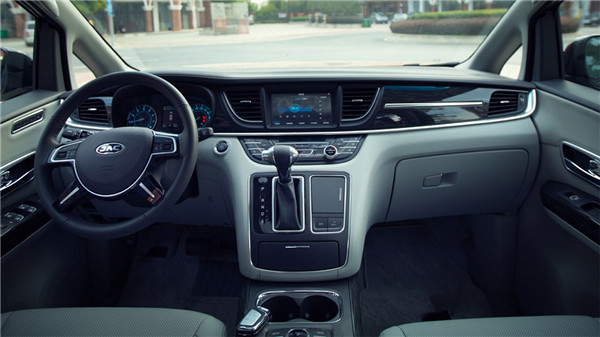 江淮瑞风全新mpv曝光,江淮瑞风2018款m6旗舰版4座