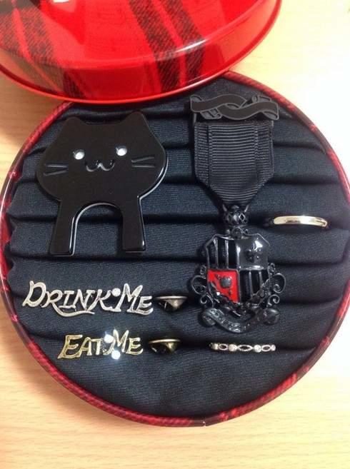 吃完饼干的盒子，吃完别扔，留下来有大用处