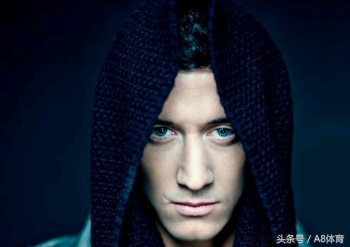 莱万多夫斯基是足球最强中锋吗,足坛十大神锋之莱万多夫斯基