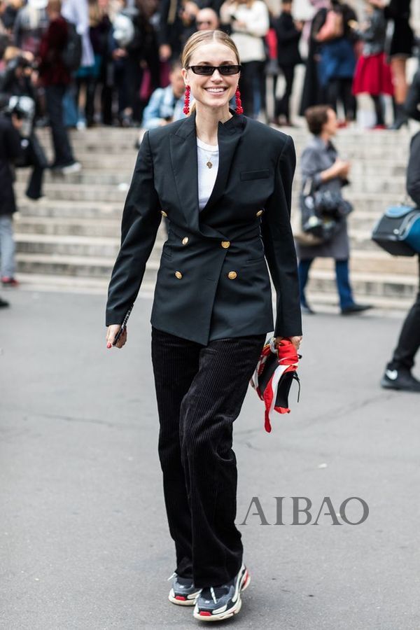 vans和匡威哪双鞋适合入手,VANS老爹鞋