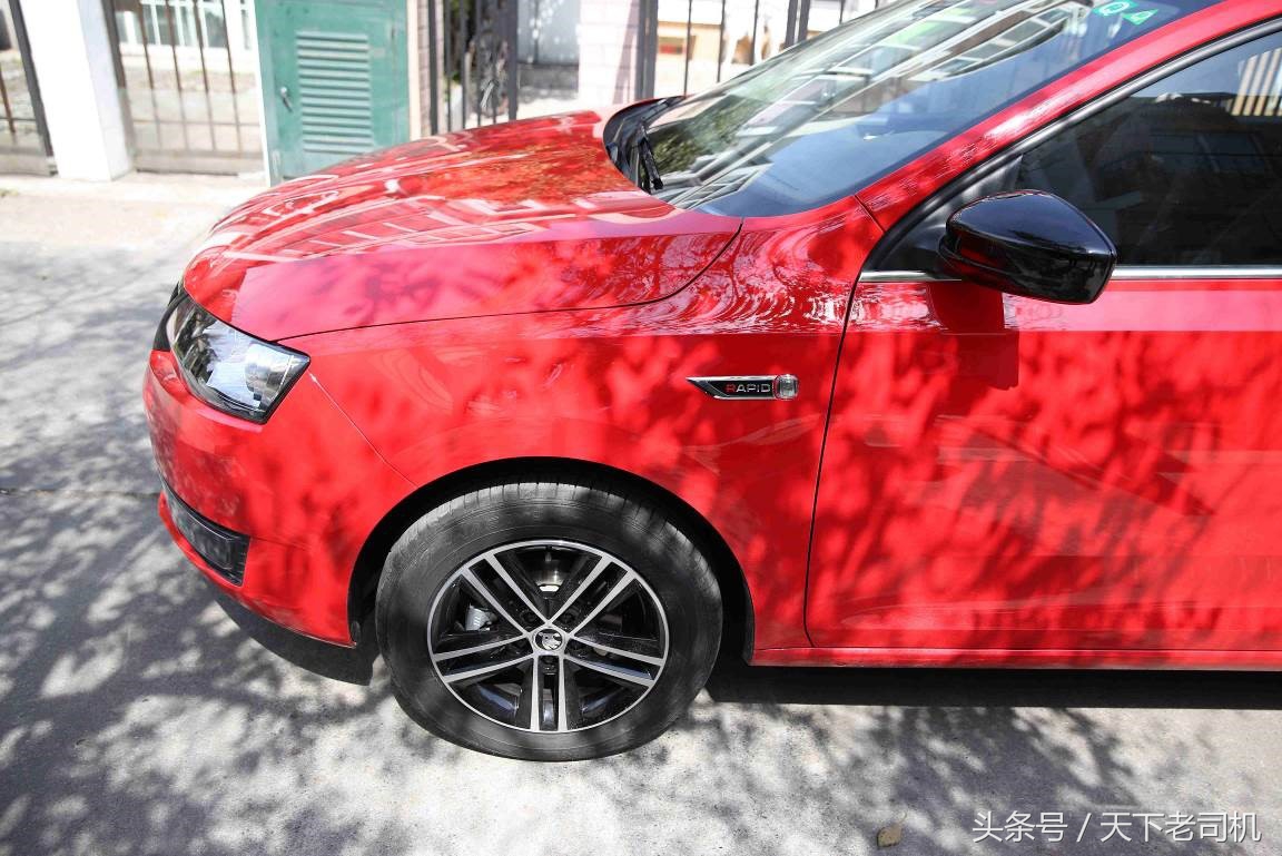 为了幼儿安全安装软件,为儿童安装安全座椅